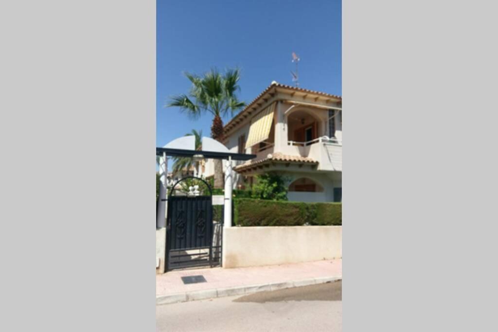 La Casa De La Palmera Appartement Torrevieja Buitenkant foto
